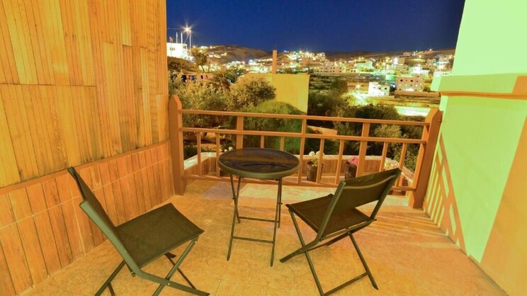 Deluxe Suite with Spa Bath 